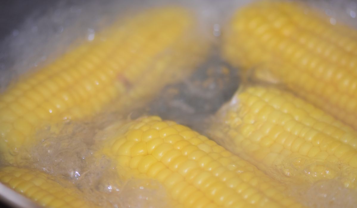 Gotowanie kukurydzy. Jak długo gotuje się kukurydzę?
