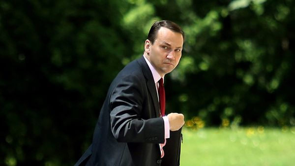 Min. Radosław Sikorski przed posiedzeniem rządu