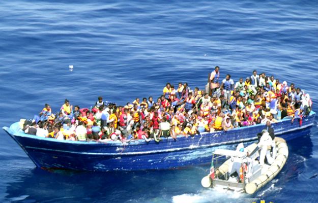 Na Morzu Śródziemnym uratowano 4400 nielegalnych imigrantów