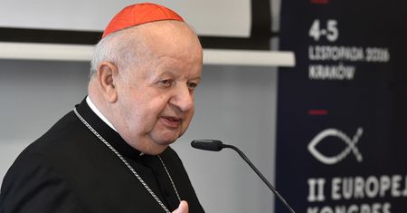 Prezydent wręczył Order Orła Białego kard. Stanisławowi Dziwiszowi