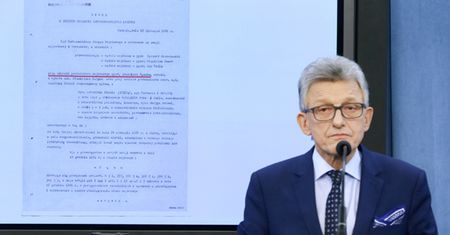 Stanisław Piotrowicz powinien odejść. Sondaż