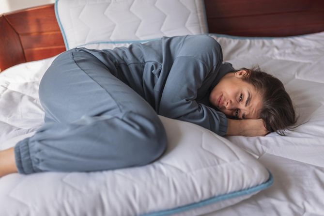 Біль, локалізована в епігастрії, іррадіює в хребет, може сигналізувати про проблеми з підшлунковою залозою