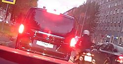 #dziejesiewmoto [189]: wypadek na pasach, tankowanie w bikini i mistrzowie fizyki