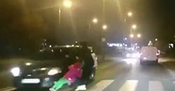 Matka uratowała dziecko od śmierci na pasach