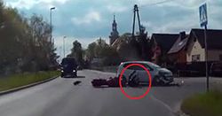 #dziejesiewmoto [332]: wypadki motocyklistów i niespodziewany atak na samochód