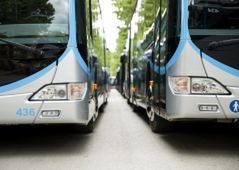 Polacy wciąż chętnie podróżują autokarami