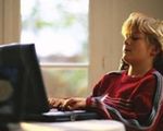 Wielka Brytania: dzieci spędzają 43,5 godzin miesięcznie w sieci