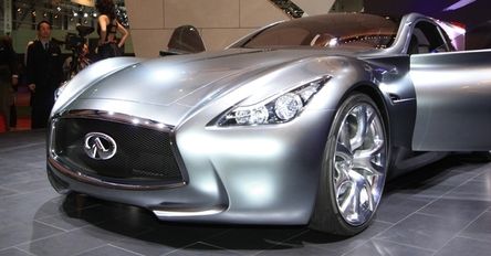 Infiniti Essence - morska fala w Genewie