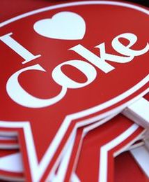 Coca-Cola rusza na podbój rynków z napojem ziołowym