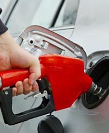 Tankujemy coraz taniej