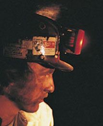 Nadzór górniczy sprawdza jakość wyposażenia górników