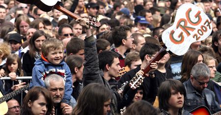 1876 gitarzystów zagrało utwór Hendrixa