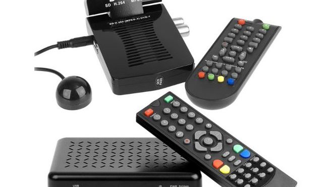 Tunery DVB-T Tracer TRT-10 (u góry) i Tracer TRT-20 (na dole)