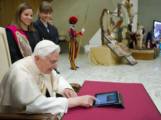 Pierwszy tweet papieża - internauci kpią