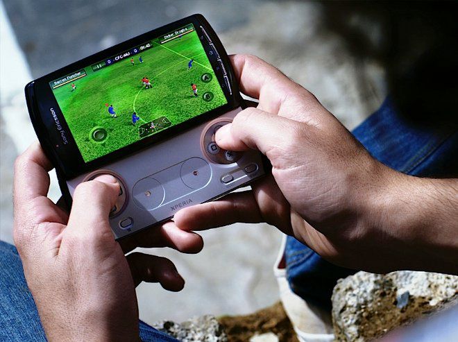 Sony Ericsson XPERIA Play nie dostanie Androida 4.0?