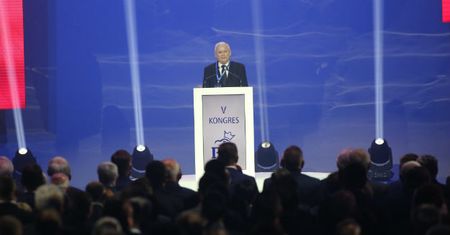 Jarosław Kaczyński znowu im to zrobił. Prezes PiS zmienia zdanie, a jego ludzie muszą świecić oczami