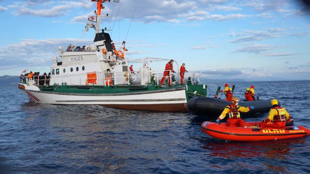 Funkcjonariusze Frontex nieopodal wyspy Lesbos