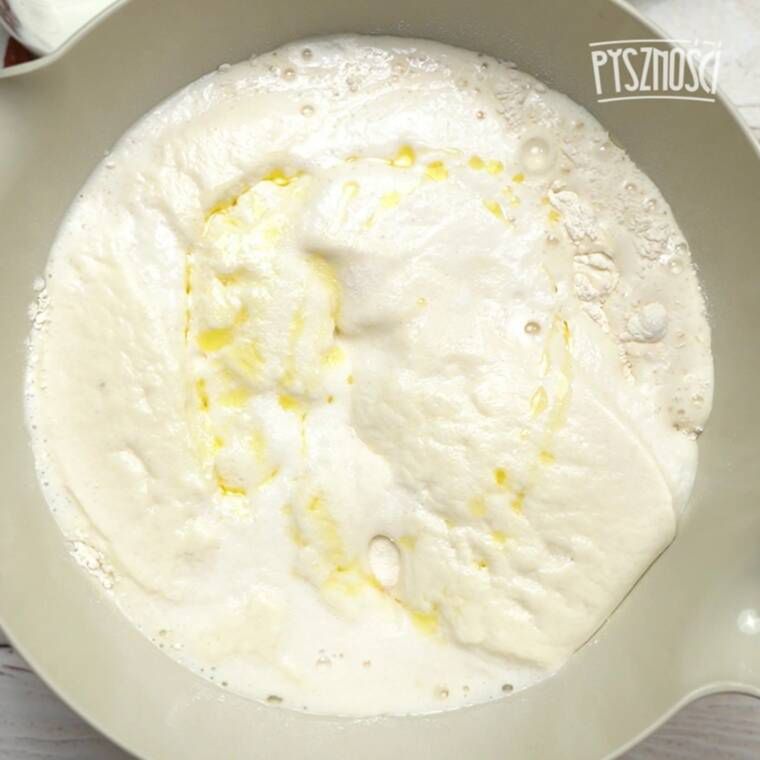 drożdżowa cynamonka z orzechami pekan