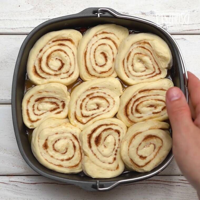 drożdżowa cynamonka z orzechami pekan