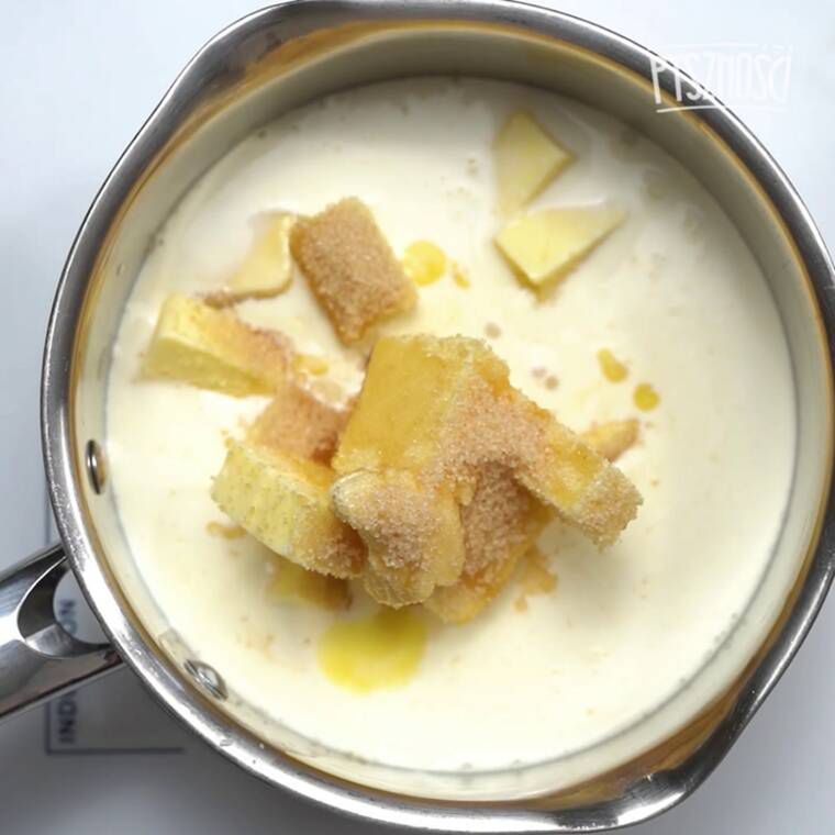 drożdżowa cynamonka z orzechami pekan