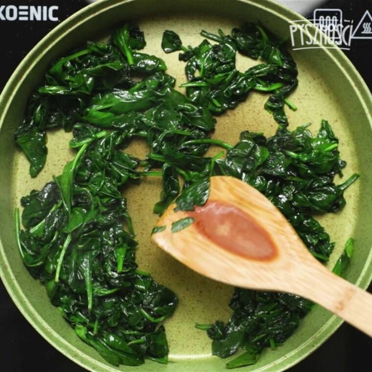 jajeczne muffiny z pieczarkami i szpinakiem