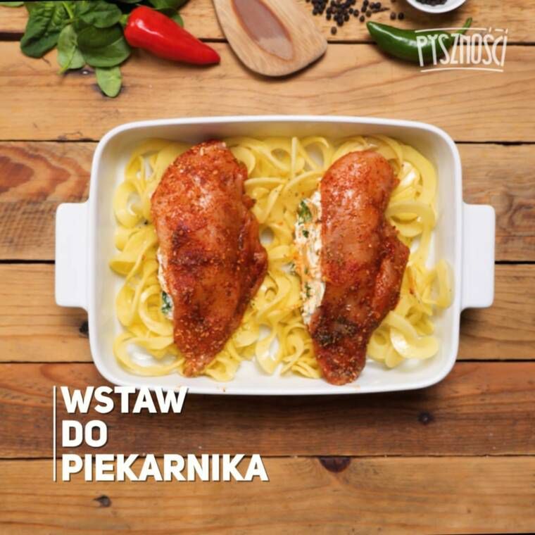 kurczak ze szpinakiem na zoodlowanych ziemniakach