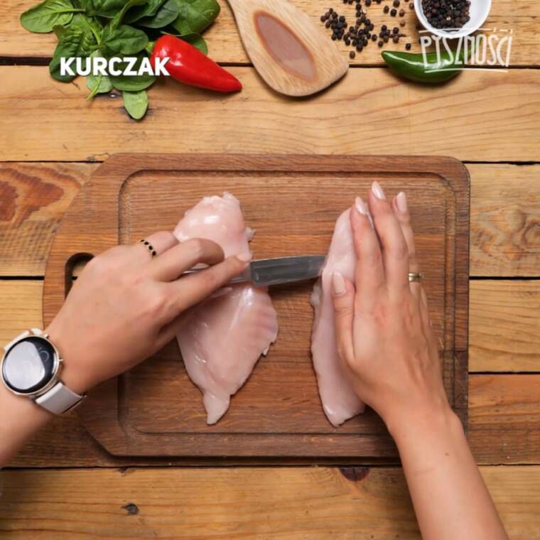 kurczak ze szpinakiem na zoodlowanych ziemniakach