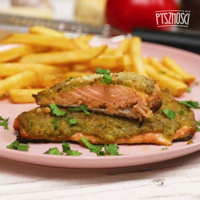 łosoś z zielonym pesto