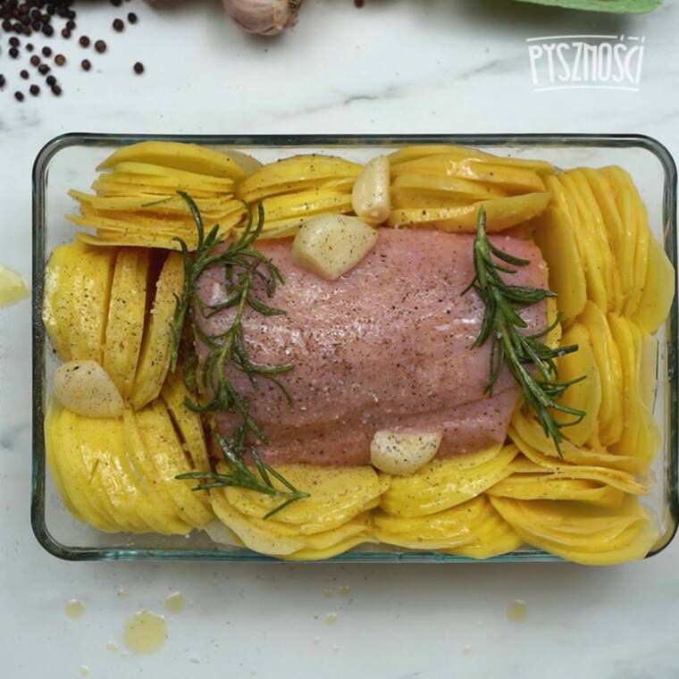 pieczony schab z ogórkowym farszem