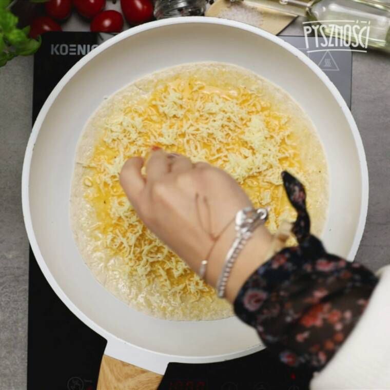 tortilla z dodatkami z patelni szybki przepis na sniadanie lub kolacje