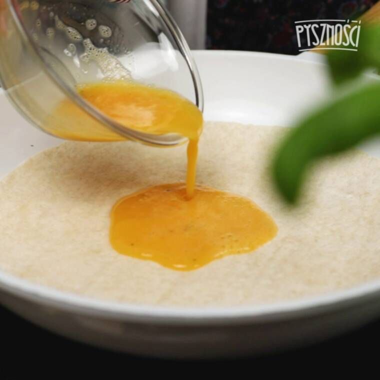 tortilla z dodatkami z patelni szybki przepis na sniadanie lub kolacje