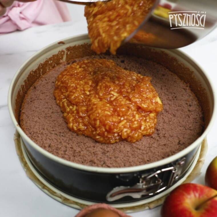 Obrane owoce poszatkuj drobno w robocie kuchennym. Dzięki temu urządzeniu zrobisz to w mgnieniu oka w bardzo prosty sposób.