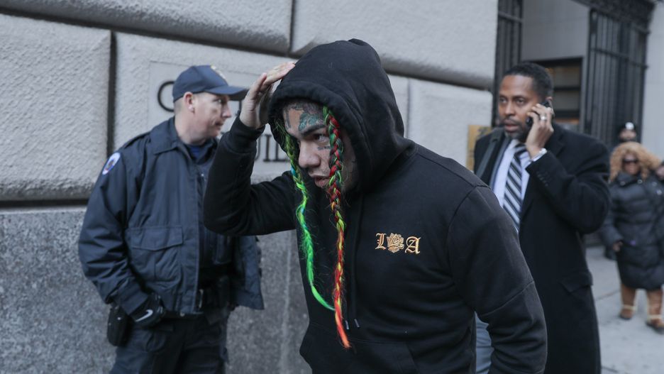 Raper Tekashi 6ix9ine resztę kary odsiedzi w domu