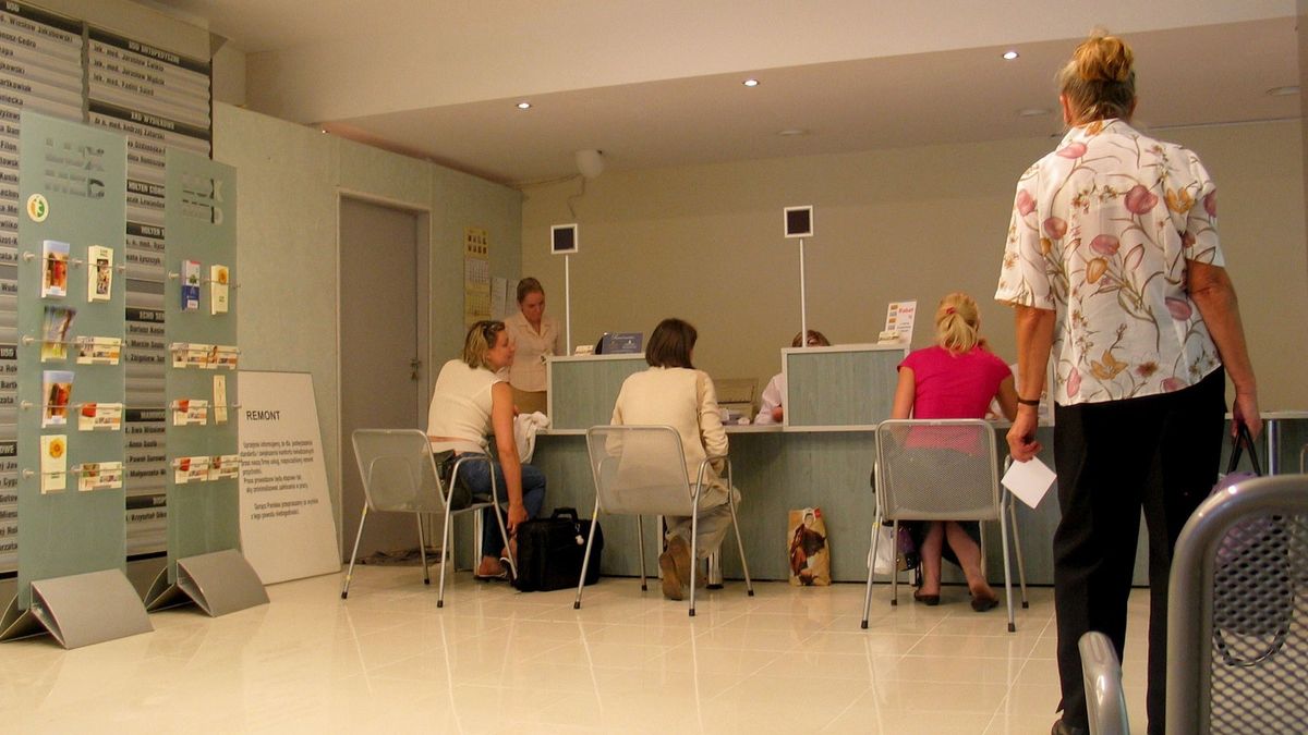 Czasem nawet w placówkach prywatnych trzeba tygodniami czekać na wizytę. Abonament nie zapewnia też wszystkich świadczeń, za te poza pakietem trzeba dodatkowo zapłacić.