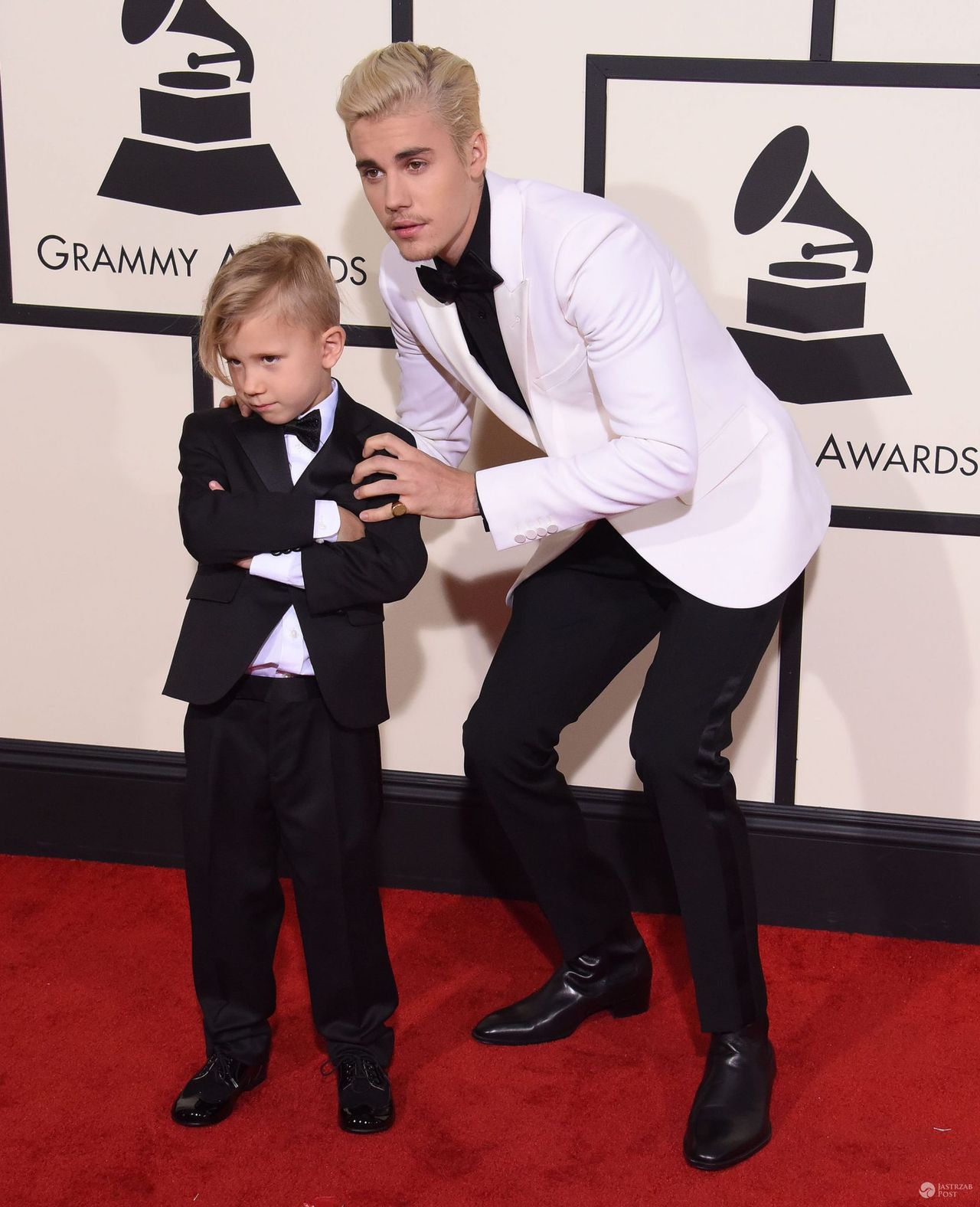 Justin Bieber i jego brat Jaxon, Grammy 2016 (fot. ONS)