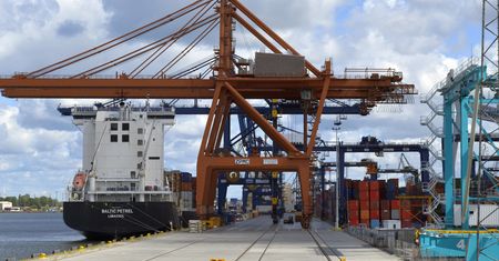 Port Gdynia obsłużył największy w historii Polski ładunek ze śmigłami turbin wiatrowych