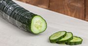 Dlaczego sklepy pakują ogórki w folię? Powód na pewno cię zaskoczy