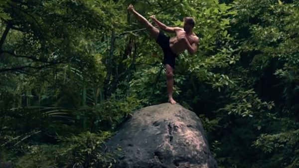 "Kickboxer: Odwet" to film sensacyjny z 2018 roku