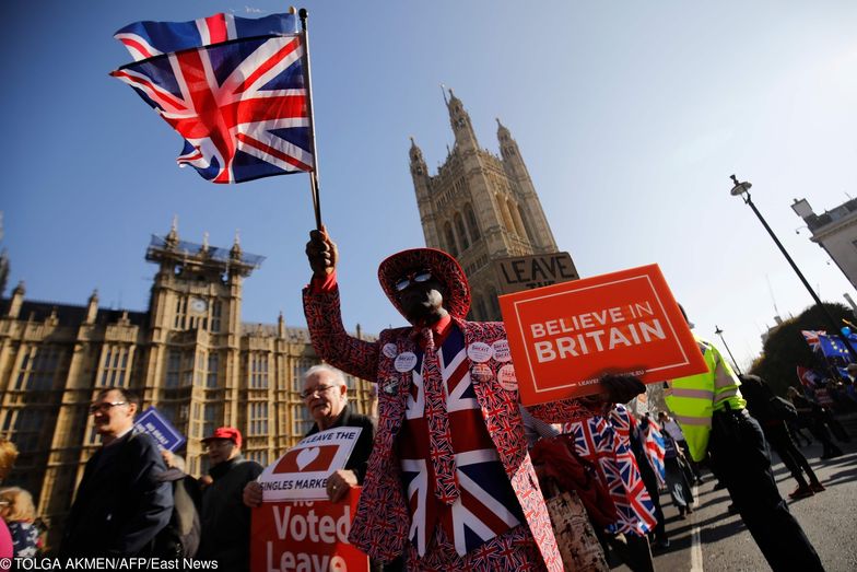 Brytyjscy posłowie w serii głosowań określą dalszy kurs brexitu