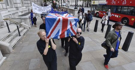 Śledztwo pokaże, czy Rosjanie zafundowali Europie Brexit. Główny podejrzany mówi tylko o wódce