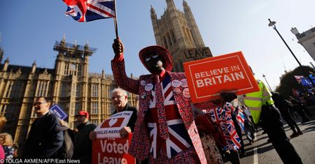 Brexit. Umowa rozwodowa z Unią na ostrzu noża