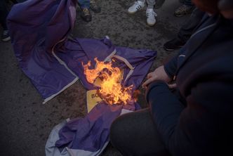 Brexitowcy spalili unijną flagę w centrum Londynu