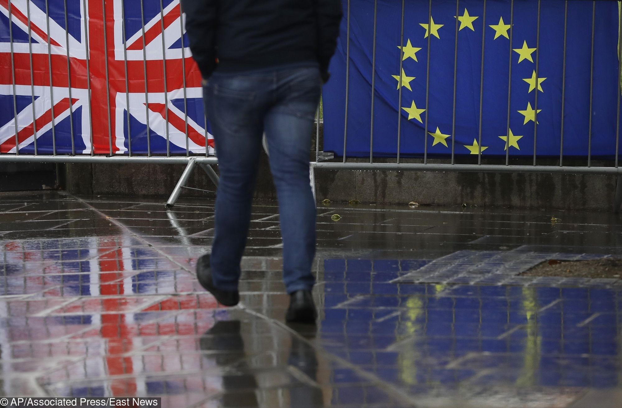 Brexit. Kurs funta reaguje po porozumieniu między Brukselą a Londynem