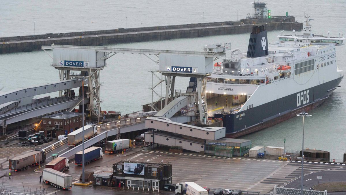 Wielka Brytania zamierza przywrócić kontrole importowanych i eksportowanych towarów.