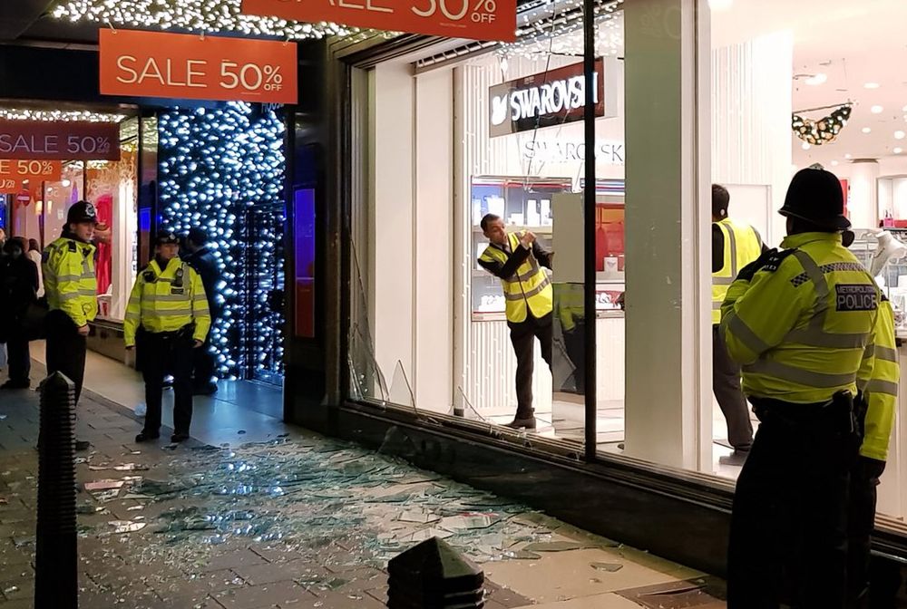 Panika po "strzałach" w Londynie. Ludzie uciekali z centrum handlowego
