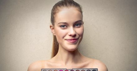 Jak wymodelować twarz za pomocą makijażu?