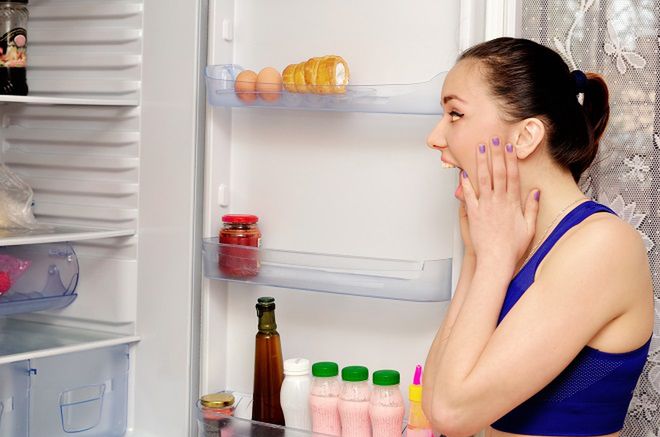 Jak usunąć brzydki zapach z lodówki?