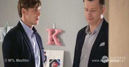 M jak miłość, odc. 1193: Marcin wraca z pracy i przyłapuje ojca z Emilką w pokoju Szymka
