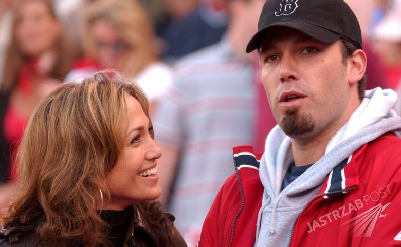 Oct 11, 2003; Boston, MA, USA; Actor couple JENNIFER LOPEZ and BEN AFFLECK at the Red Sox Yankees, Game Three of the American League Championship Series held at Fenway Park. Mandatory Credit: Photo by CJ Gunther/ZUMA Press. / OKO NA SWIAT (©) Copyright 2003 by CJ Gunther