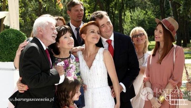 Barwy szczęścia odcinek 1376, ślub Marty Walwskiej (Katarzyna Zielińska) i Artura Chowańskiego (Jacek Rozenek)